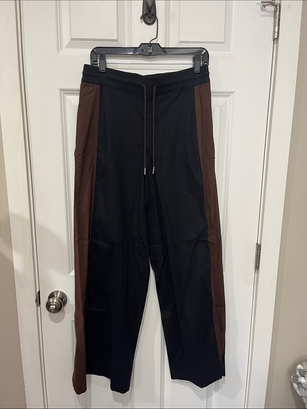 Athleta super linen Black and Brown Contrast Track wide leg pant m nwt